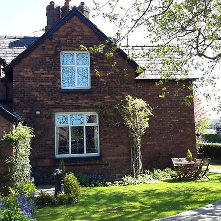 The School House Bed & Breakfast Warrington  Luaran gambar